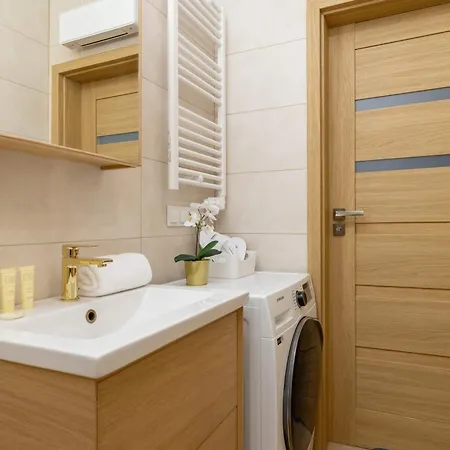 Апартаменты Bezowy Przy Parku W Katowicach Z Widokiem Na Staw I Biurkiem By Renters *
