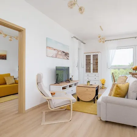 Bezowy Przy Parku W Katowicach Z Widokiem Na Staw I Biurkiem By Renters 아파트