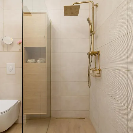 Bezowy Apartament Przy Parku W Katowicach Z Widokiem Na Jeziro I Rowerami By Noclegi Renters Apartment Kattowitz