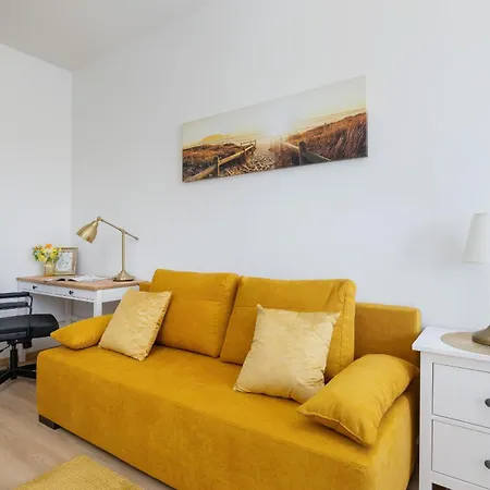 Апартаменты Bezowy Przy Parku W Katowicach Z Widokiem Na Staw I Biurkiem By Renters