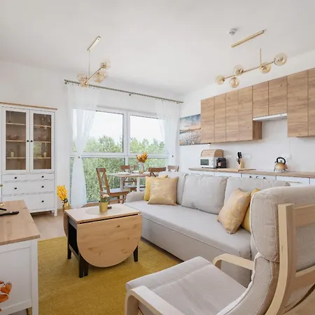 아파트 Bezowy Przy Parku W Katowicach Z Widokiem Na Staw I Biurkiem By Renters 카토비체