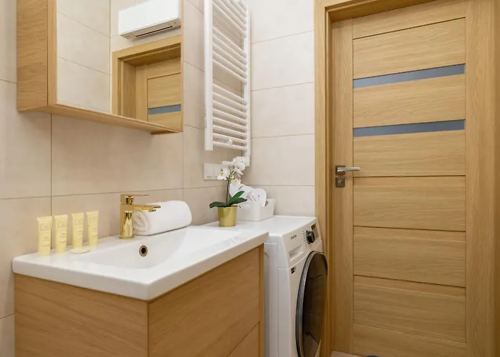 דירה Bezowy Przy Parku W Katowicach Z Widokiem Na Staw I Biurkiem By Renters *