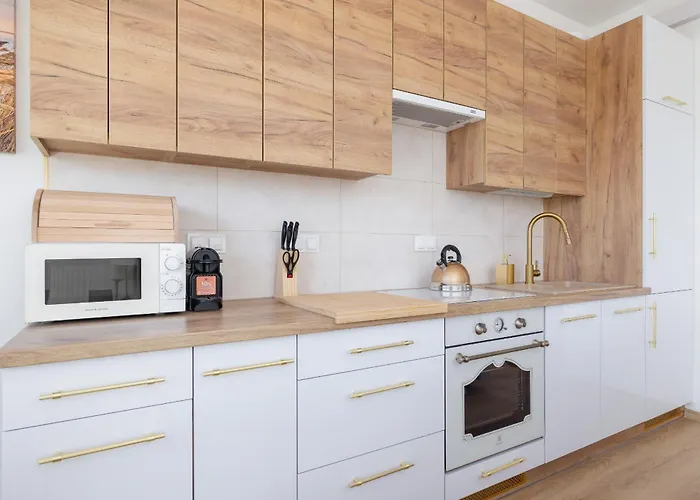 Bezowy Przy Parku W Katowicach Z Widokiem Na Staw I Biurkiem By Renters דירה *