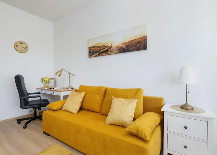 Апартаменты Bezowy Przy Parku W Katowicach Z Widokiem Na Staw I Biurkiem By Renters